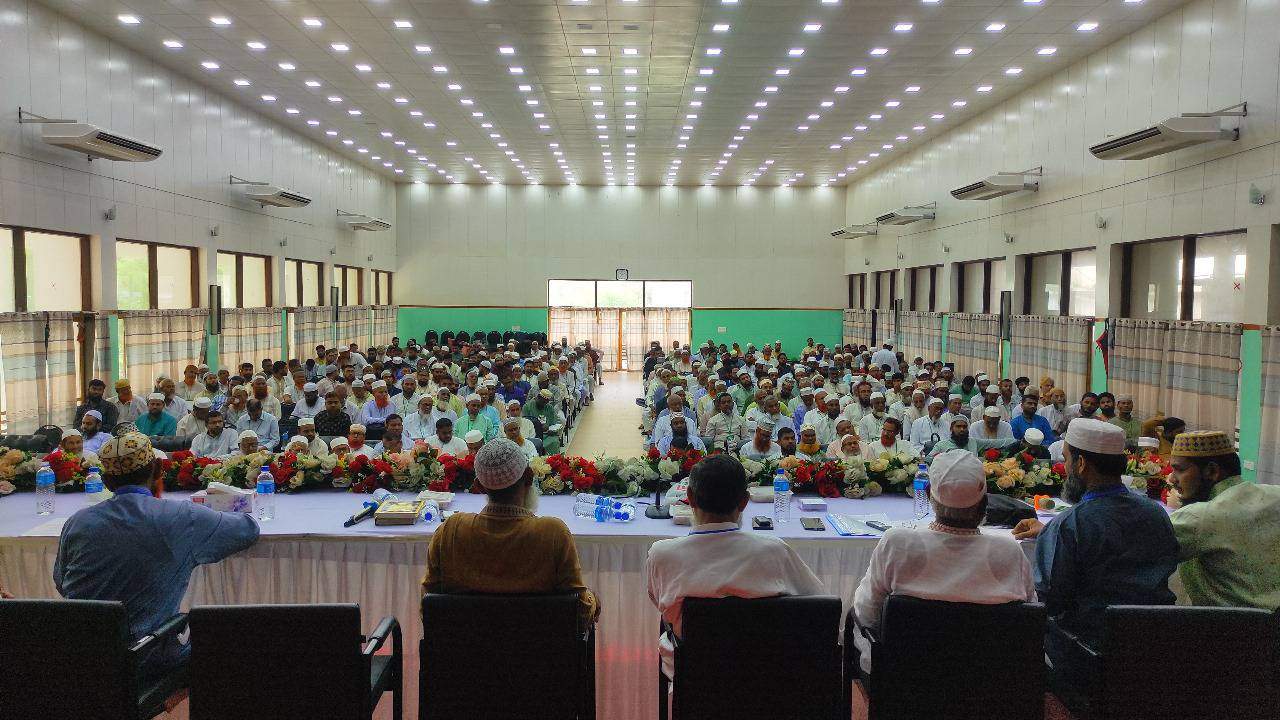 ফরিদপুরে বাংলাদেশ জামায়াতে ইসলামীর শিক্ষা শিবির অনুষ্ঠিত। সহকারী সেক্রেটারি জেনারেল ড. এ এইচ এম হামিদুর রহমান আজাদের বক্তব্য: 'ধর্ম-বর্ণ নির্বিশেষে সবাইকে নিয়ে বাংলাদেশ গড়তে চাই' এবং আগামী নির্বাচনে শক্তিশালী ভূমিকার আহ্বান।